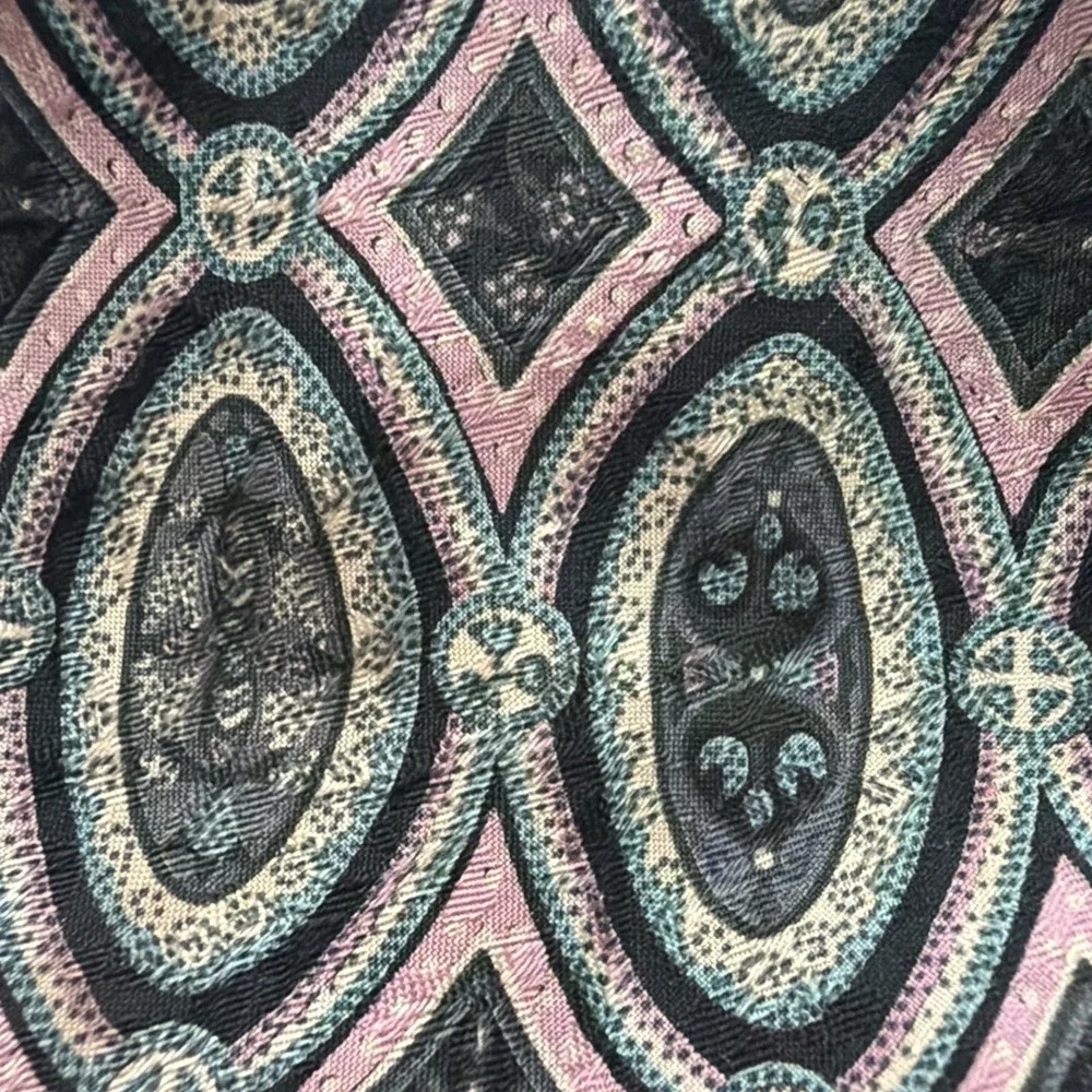 DION COLLECTION MADE IN CANADA TIE- DESIGNER TIES. 100% SILK- Excellent content